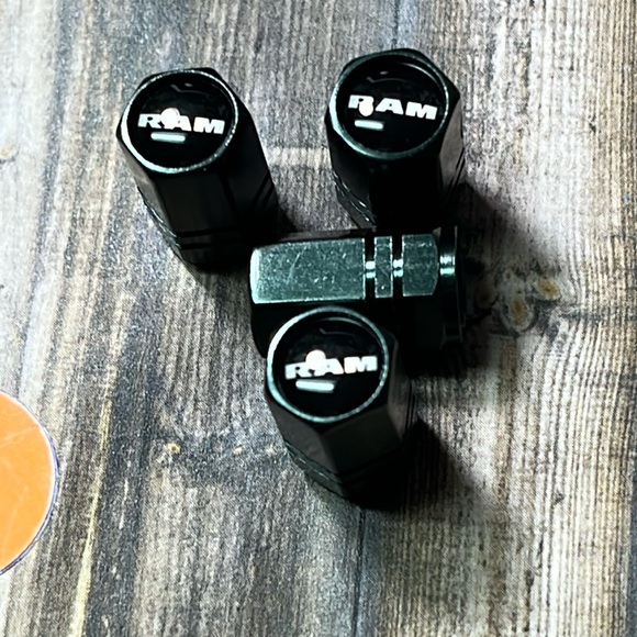 5for$10 Black Dodge Ram Stem Caps Tire Valve Caps Car Tire Accessories NWT - Picture 4 of 4